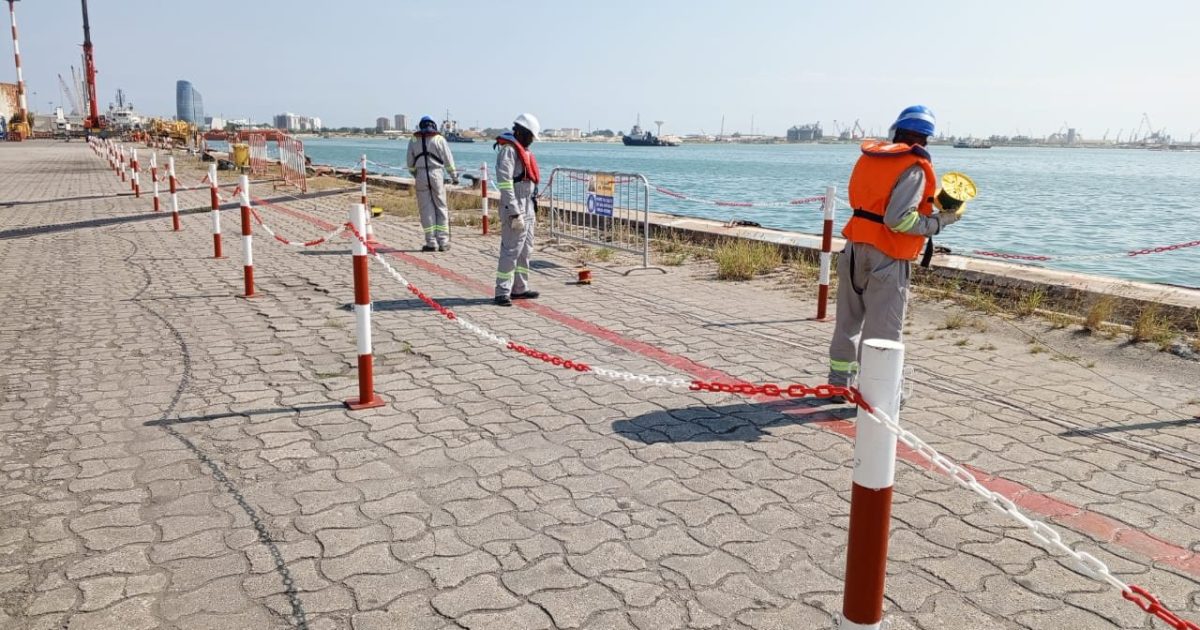 Contrôle et mesures techniques en zone portuaire.